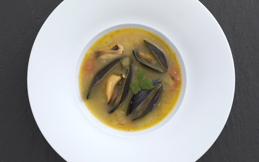 Italienische Miesmuschel-Suppe mit Safran